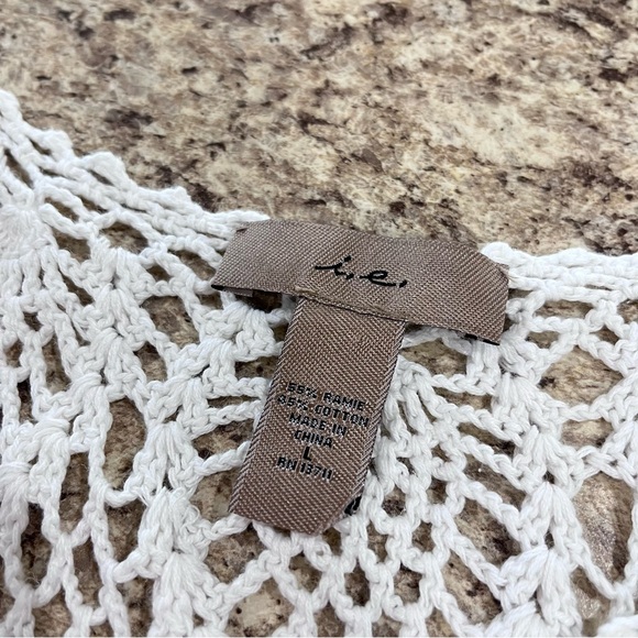 i.e. Soft White Crochet Women's Top Size L - Picture 7 of 8
